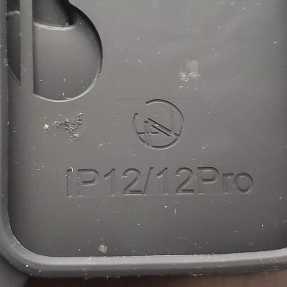 Iphone 12 Minnie Mouse Case - Picture 3 of 3